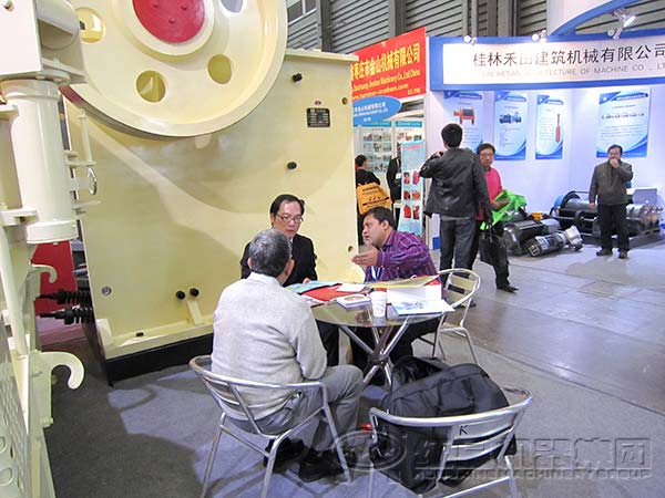 簡擺式顎式破碎機(jī)展會(huì)