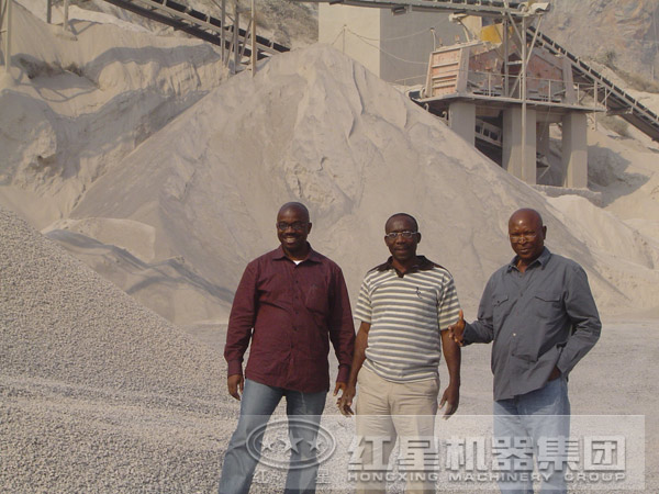 石灰石反擊式破碎機(jī)客戶現(xiàn)場(chǎng)