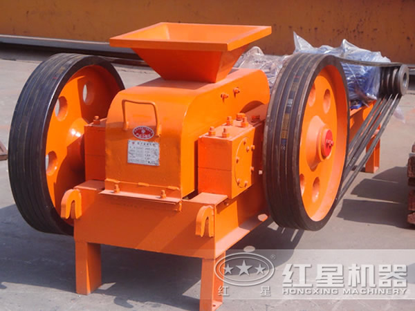不同角度下的輥式破碎機(jī)設(shè)備