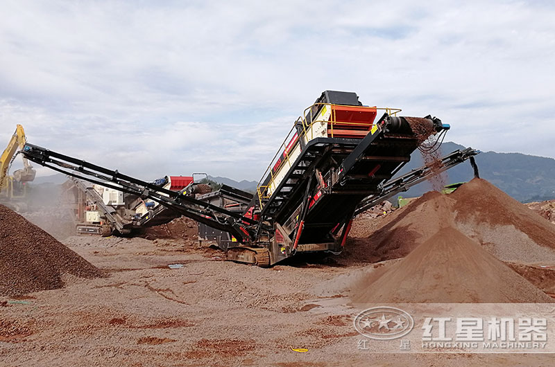 履帶式移動(dòng)破碎站作業(yè)現(xiàn)場(chǎng)圖片