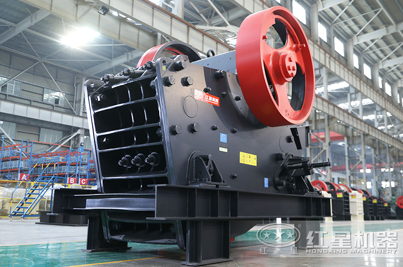 大型破碎石頭的機(jī)器叫什么？有哪些？附圖片