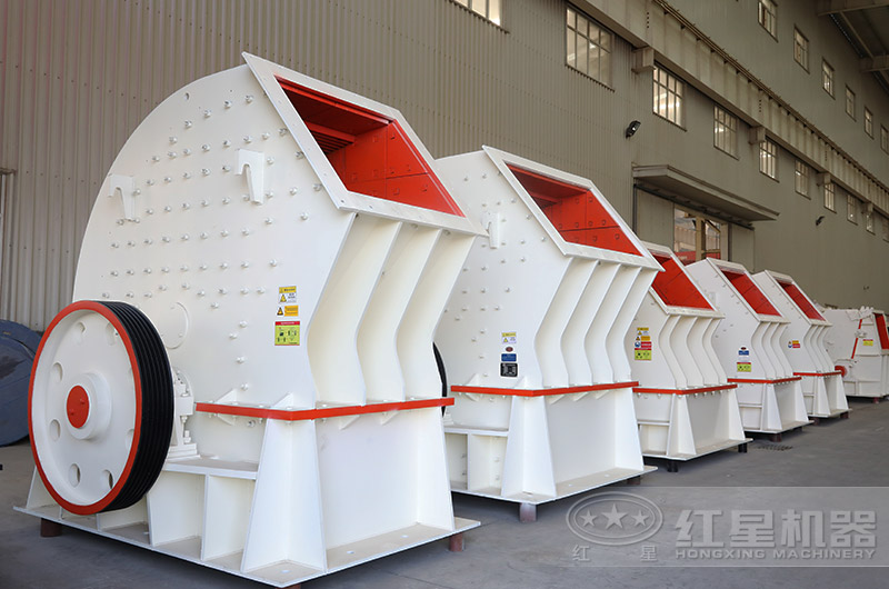 PCZ重錘式破碎機進料口大，石料可一次破碎成型