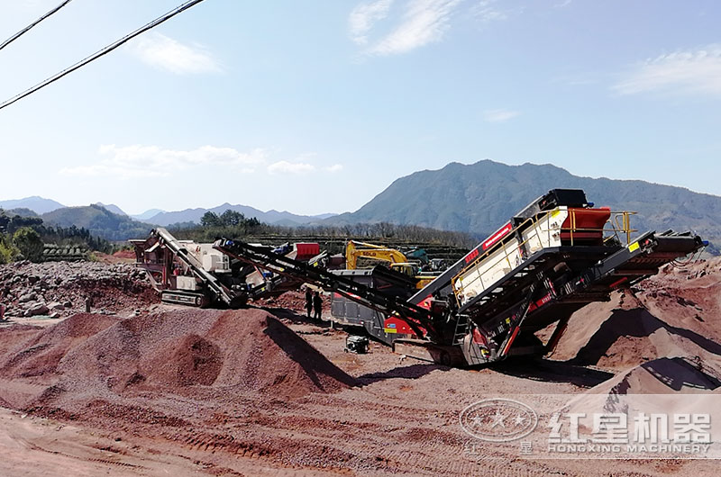 履帶式移動破碎車工作現場實拍圖 履帶式移動破碎車工作現場實拍圖