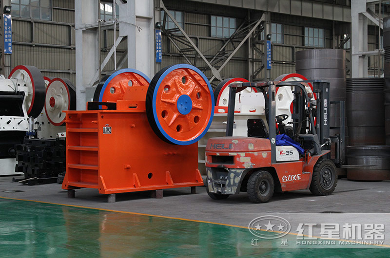 一個采石場投資一套大型鵝卵石破碎生產設備需要多少錢？