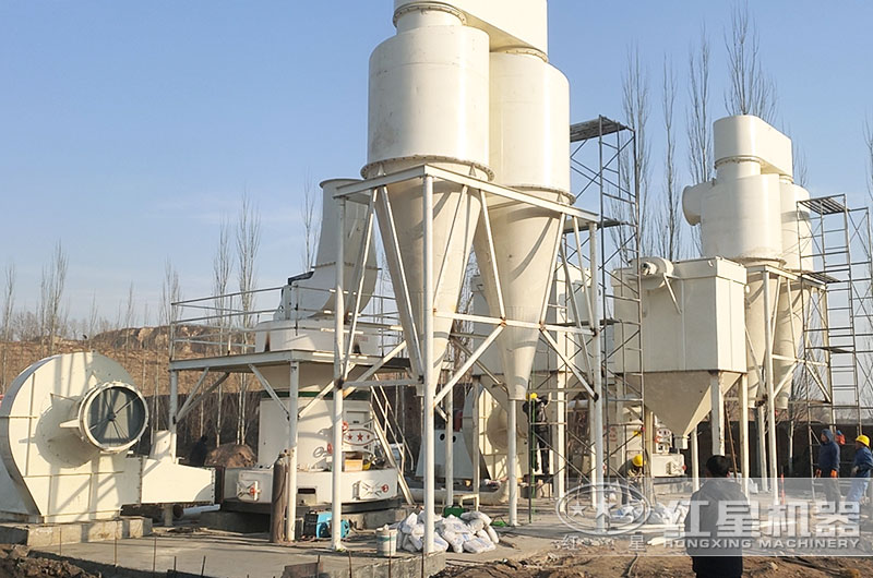 河南客戶雷蒙磨粉機工作現(xiàn)場