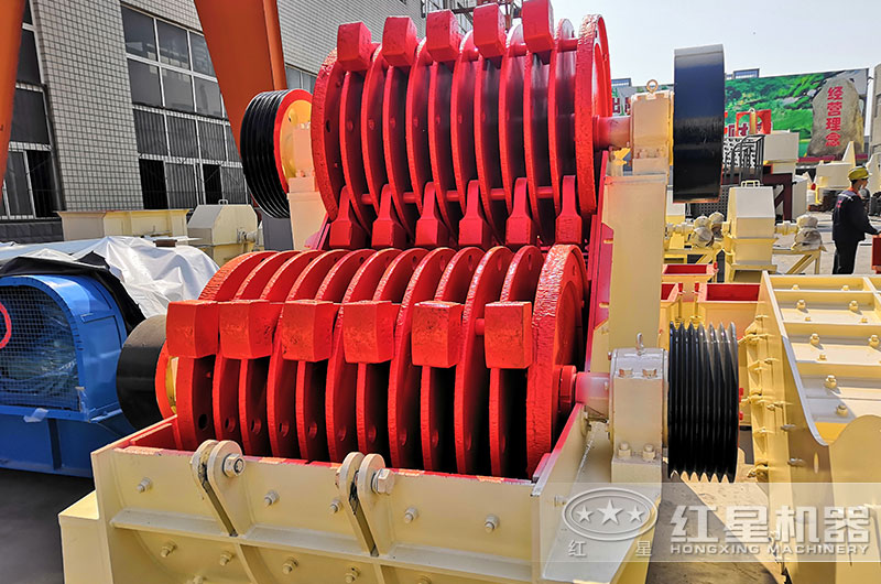 雙轉子錘式破碎機內部結構圖 雙轉子錘式破碎機內部結構圖