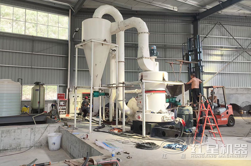 礦渣立磨工作現(xiàn)場(chǎng)實(shí)拍圖 礦渣立磨工作現(xiàn)場(chǎng)實(shí)拍圖