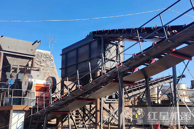 顎式破碎機(jī)工作現(xiàn)場圖 顎式破碎機(jī)工作現(xiàn)場圖