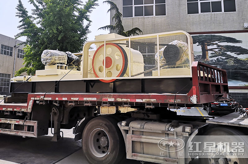 設(shè)備裝車準(zhǔn)備發(fā)貨 設(shè)備裝車準(zhǔn)備發(fā)貨