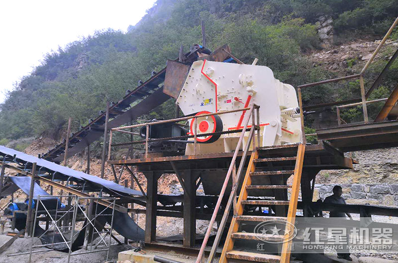 反擊式制砂機(jī)工作現(xiàn)場實(shí)拍圖 反擊式制砂機(jī)工作現(xiàn)場實(shí)拍圖