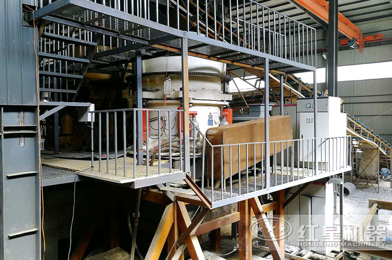 圓錐破碎機工作現(xiàn)場圖片 圓錐破碎機工作現(xiàn)場圖片