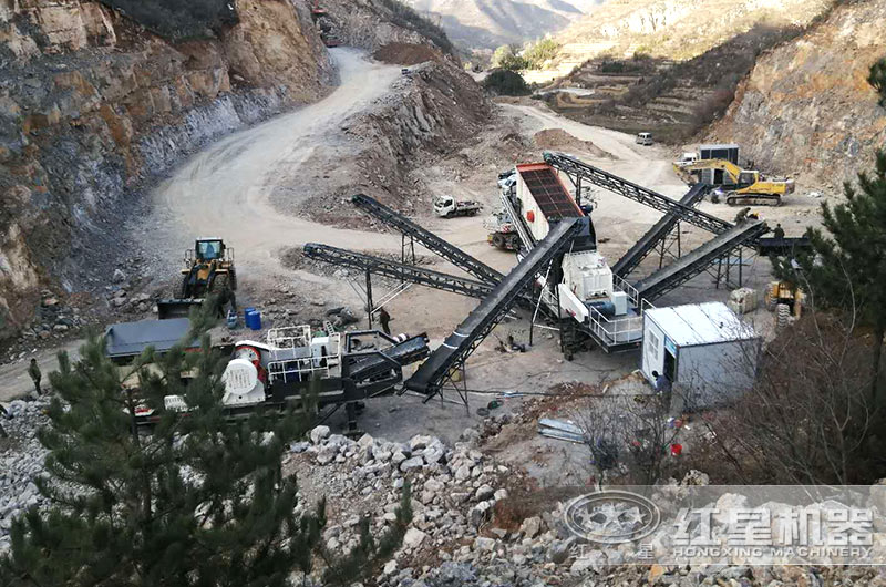 山東客戶移動式大型粉碎機工作現(xiàn)場 山東客戶移動式大型粉碎機工作現(xiàn)場