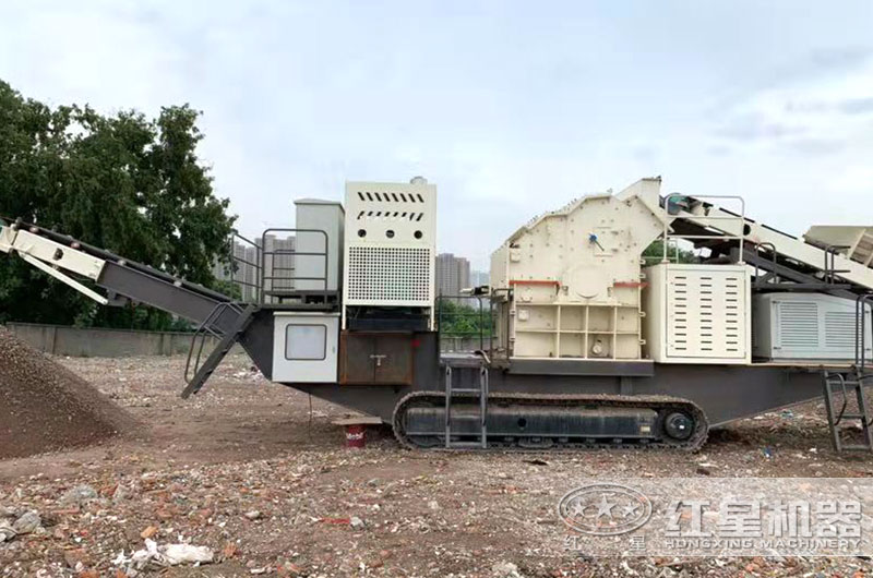 履帶式制砂機一體式工作現場 履帶式制砂機一體式工作現場