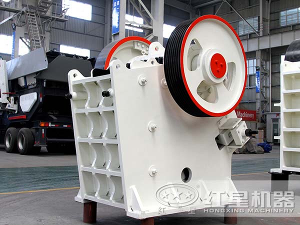 46鄂式碎石機(jī)一臺多少錢？預(yù)期產(chǎn)值可達(dá)多少噸？