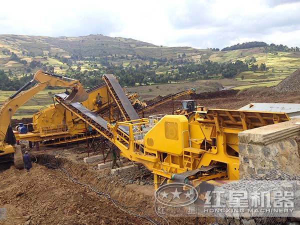 移動破碎站生產現(xiàn)場