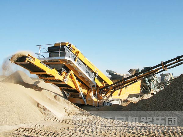 移動煤炭破碎機(jī)作業(yè)現(xiàn)場