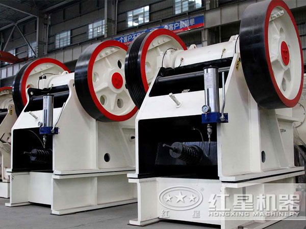 大型石頭顎破碎機市價多錢？（內附高清顎破作業視頻）