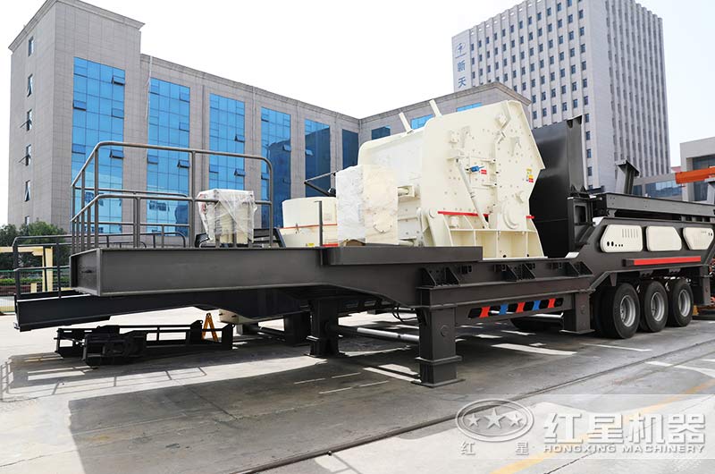 主機(jī)配置為反擊破碎機(jī)的移動(dòng)破碎工作站