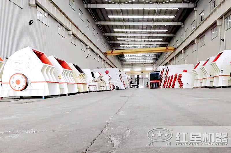 一次成型的錘式碎石機(jī)生產(chǎn)車(chē)間
