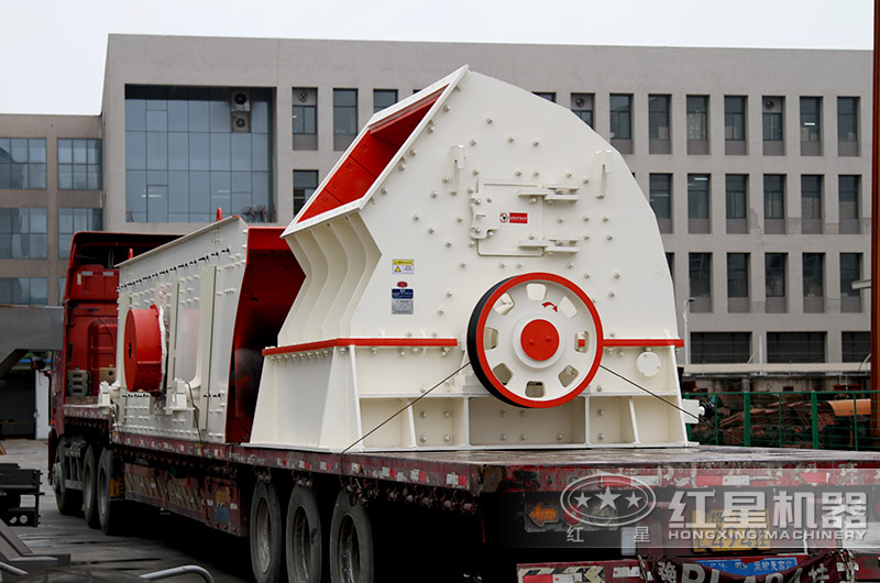 客戶訂購的錘式破碎機等待發貨