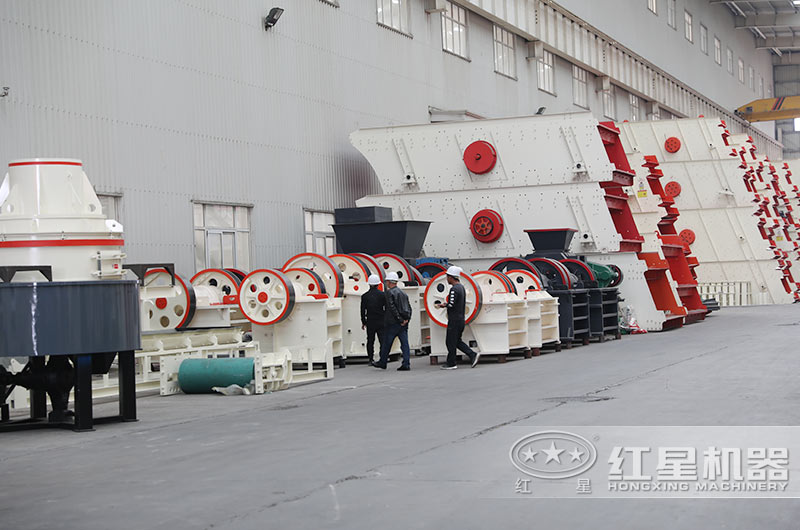 客戶來廠考察46顎式破碎機(jī)