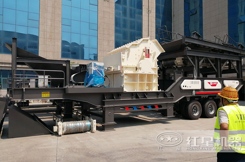 客戶(hù)來(lái)廠(chǎng)考察輪胎式移動(dòng)破碎站